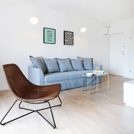 Black & White St - Comfort Two Bedroom With Balcony * Split