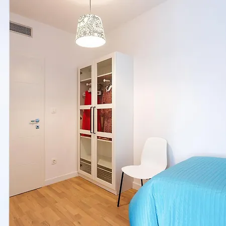 Apartment Black & White St - Comfort Two Bedroom With Balcony