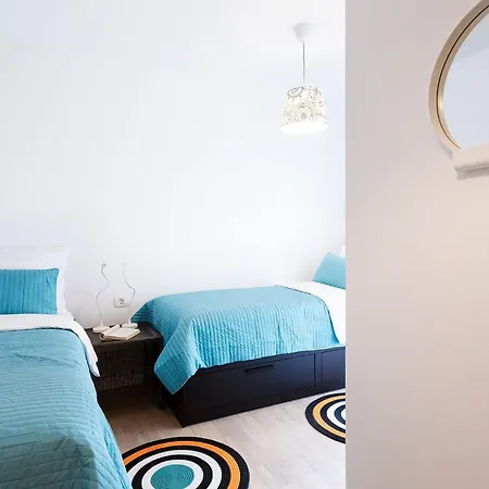 Apartment Black & White St - Comfort Two Bedroom With Balcony *