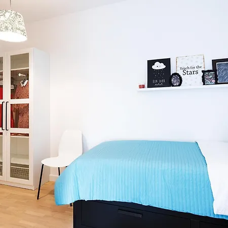 Black & White St - Comfort Two Bedroom With Balcony Apartment *