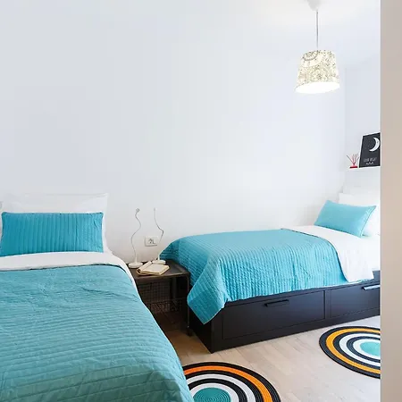 Apartment Black & White St - Comfort Two Bedroom With Balcony *